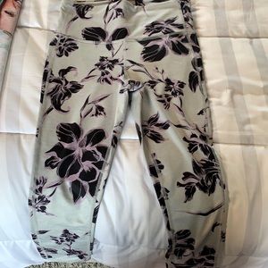 Athleta Capri Leggings